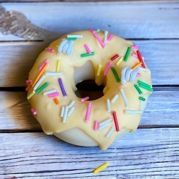 ⚠️SALE Candle // Handmade Yellow Glaze Donut Shaped Soy Wax Cancle - Picture 2 of 4